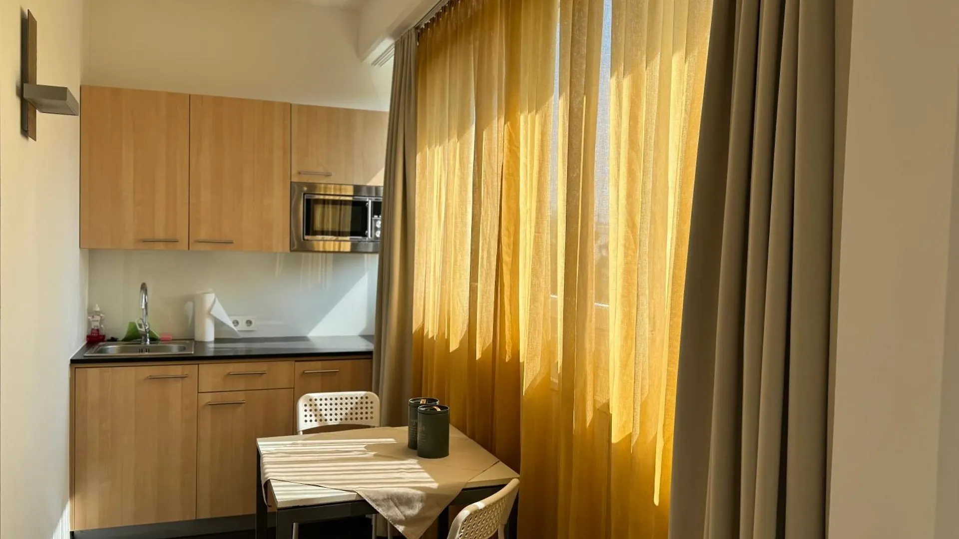 Leon Studio Apartment In Vienna,Three Sleeping Places 0*, 비엔나