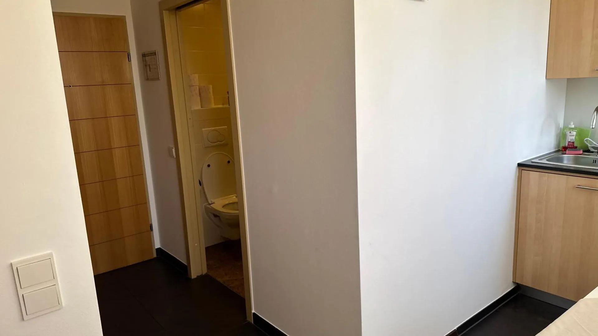 Leon Studio Apartment In Vienna,Three Sleeping Places