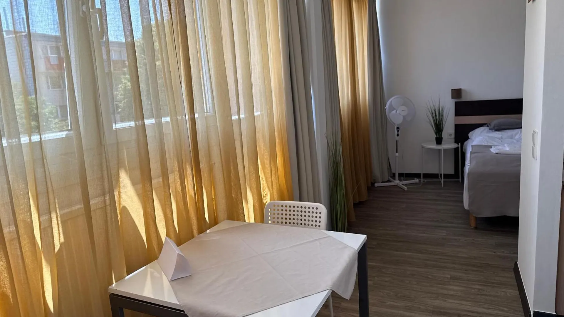 Leon Studio Apartment In Vienna,Three Sleeping Places