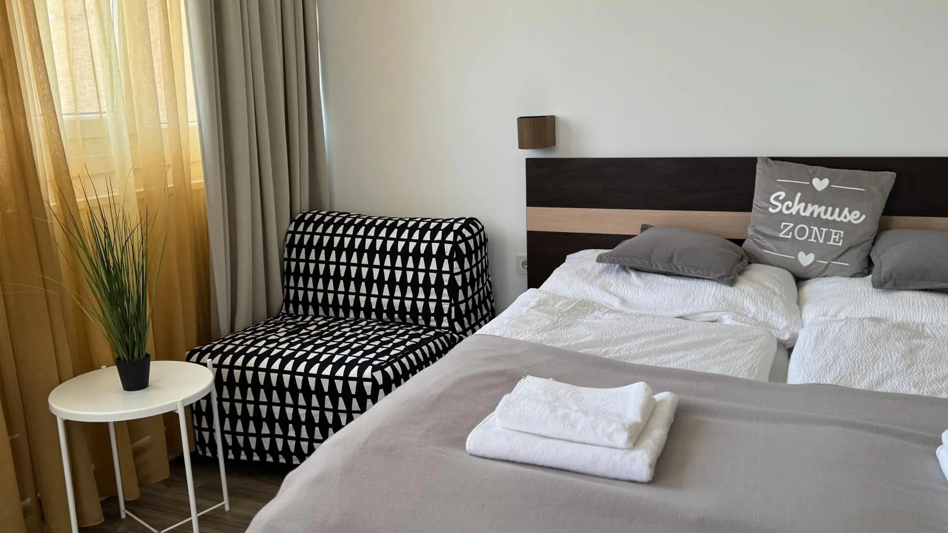 Leon Studio Apartment In Vienna,Three Sleeping Places  비엔나