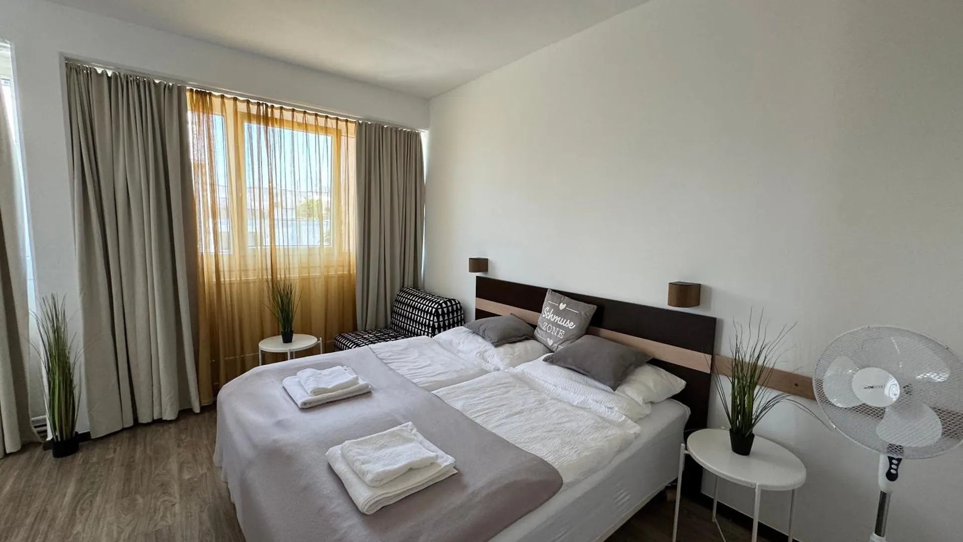Leon Studio Apartment In Vienna,Three Sleeping Places